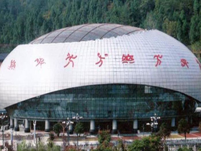 新疆体育中心球形网架加工安装